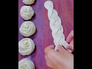 video by baking cakes and other pastries